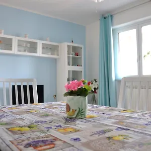 https://la-casa-azzurra.hotelitalianriviera.com